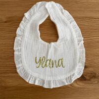 Bavoir en mousseline blanc personnalisé – Image 2