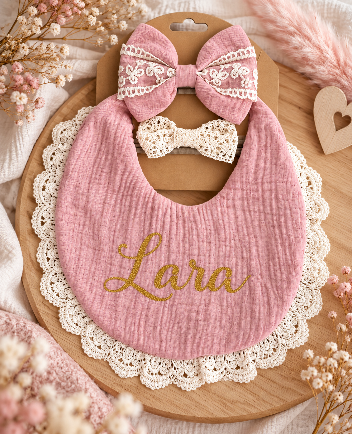 Coffret bavoir + bandeau rose personnalisable – Image 2