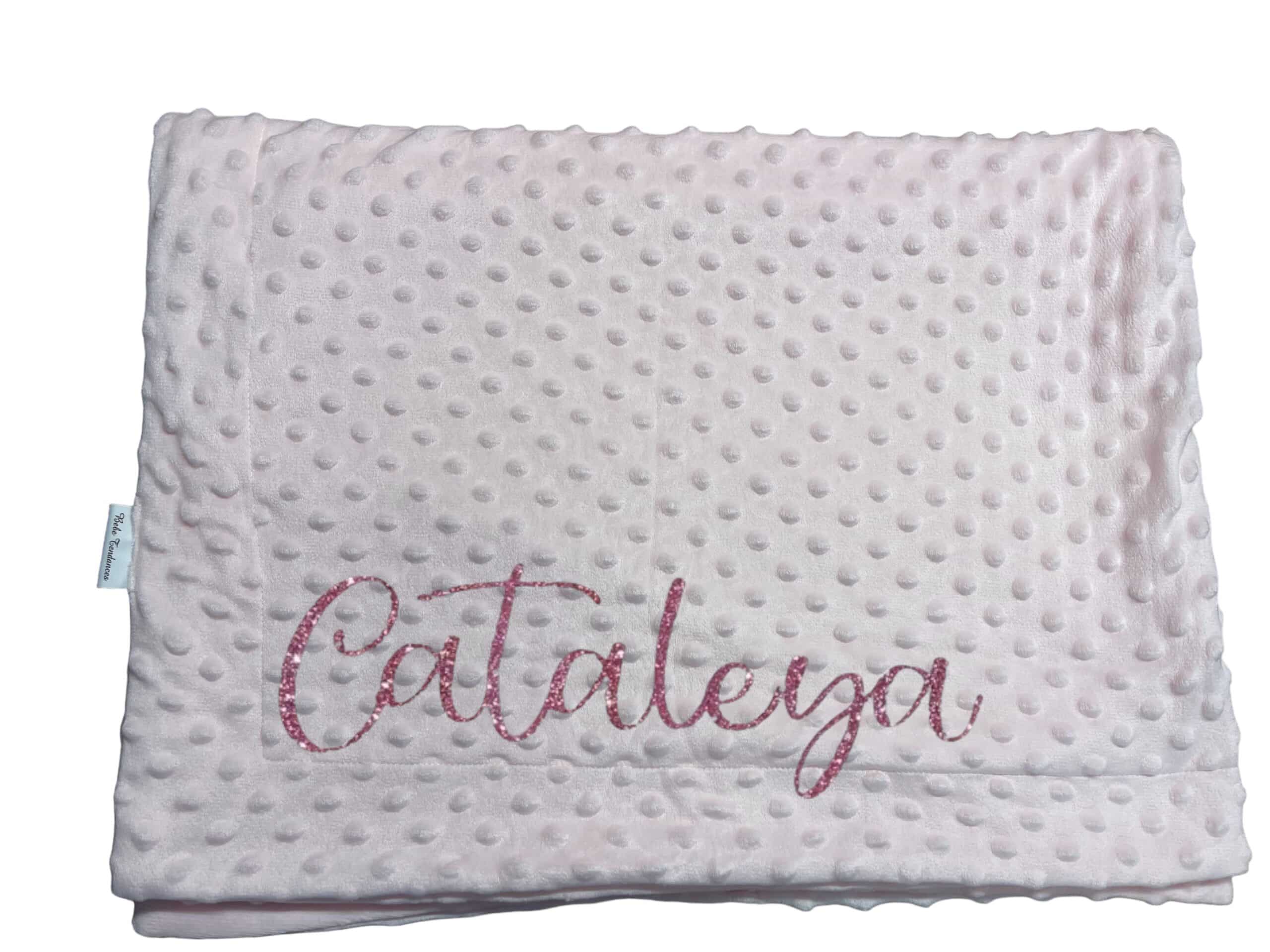 Coffret personnalisable couverture polaire légère, doudou lapin et attache tétine - Bébé Tendances