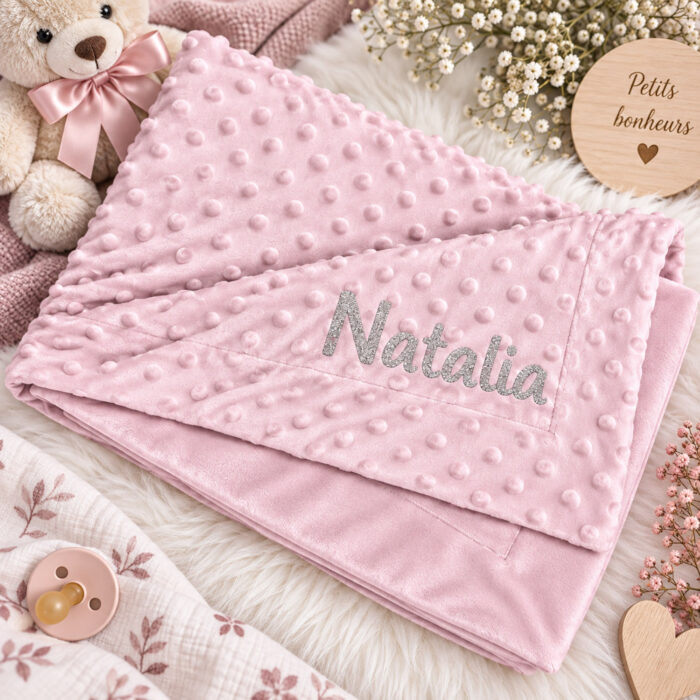 Couverture bébé personnalisée vieux rose – Prénom 80×110 cm - Bébé Tendances