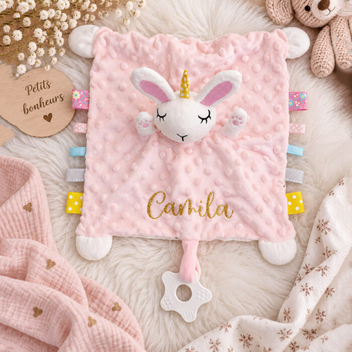 Doudou lapin rose personnalisable - Bébé Tendances