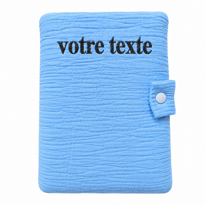 Protège carnet de santé bébé personnalisable en gaze de coton bleu - prénom au choix - Bébé Tendances