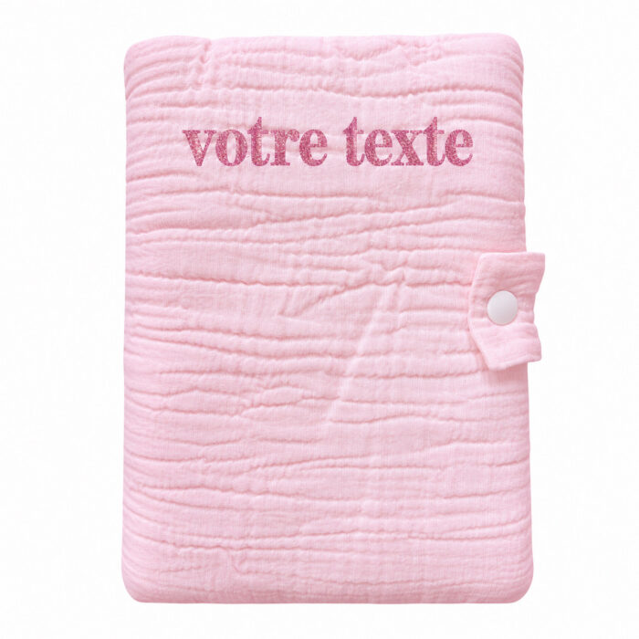 Protège carnet de santé bébé personnalisable en gaze de coton rose - prénom au choix - Bébé Tendances